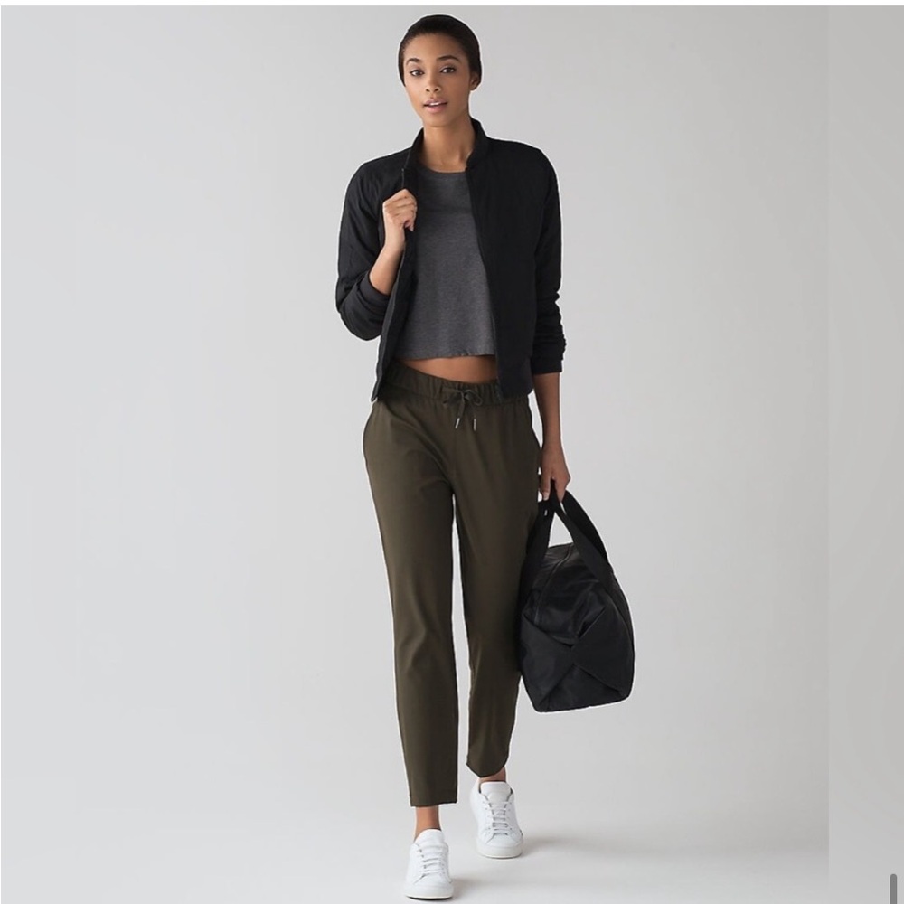 Lululemon On The Fly Olive Green Pant 25” sz 2
